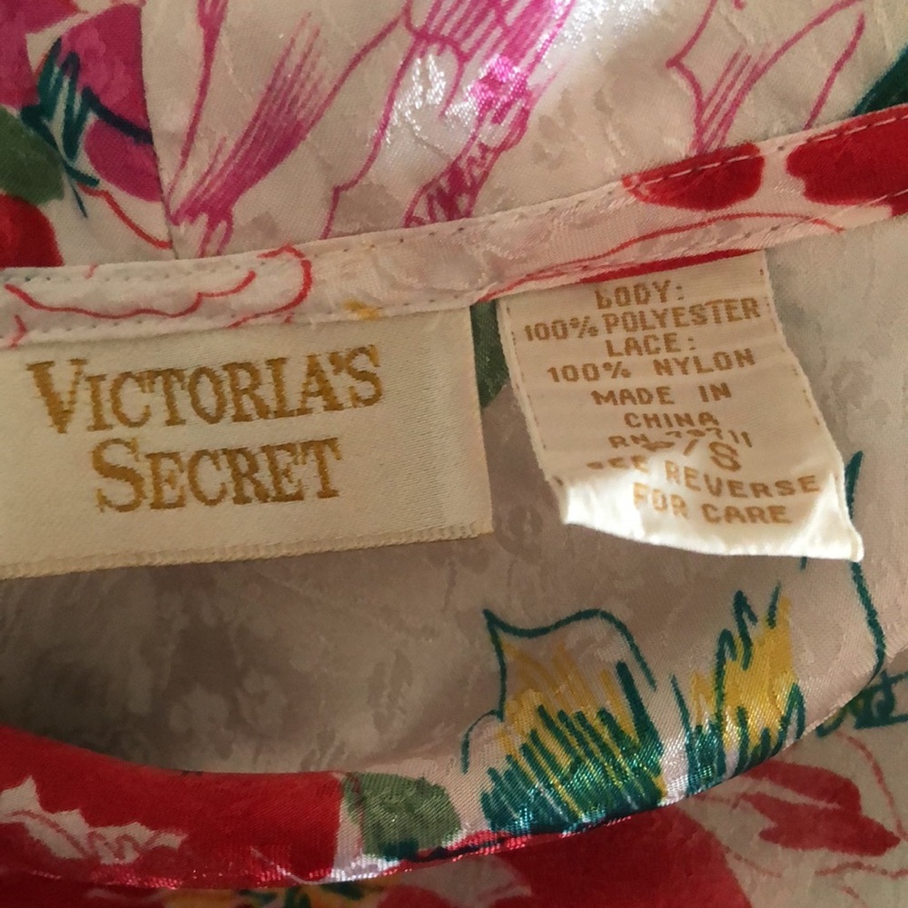 Woman’s rare Victorian floral VTG Gold label Victoria’s Secret lace bath robe - Picture 11 of 16